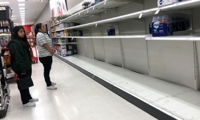 Koronavirüs korkusuyla marketleri boşalttılar