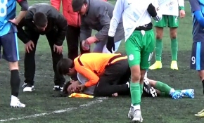 Doktor hakem futbolcunun hayatını kurtardı