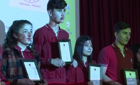 Giresunlu öğrenciler 16 bin liralık fındık satıp gelirini TSK'ya bağışladı