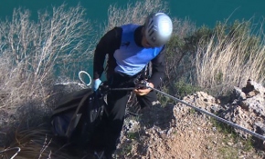 Antalya'da gönüllü dağcılar falezleri temizledi