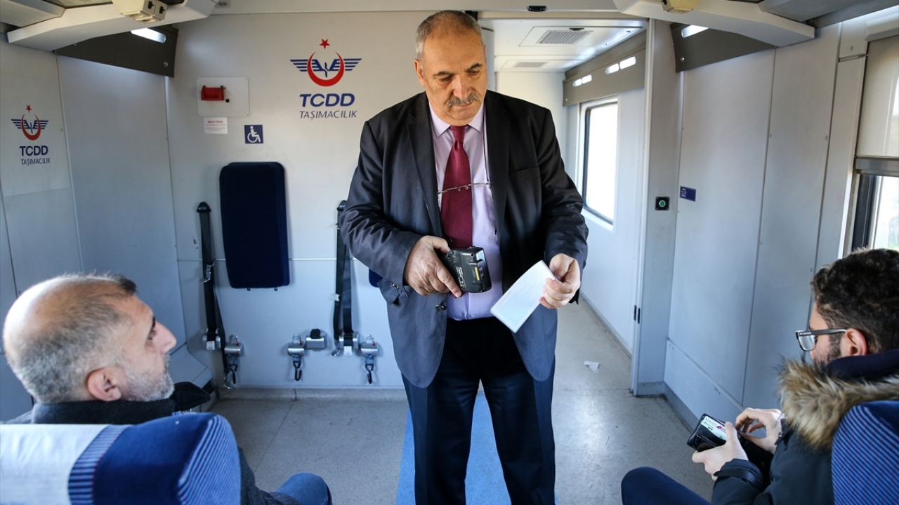 Herkese bu seyahati tavsiye ettiğini dile getiren Dişlioğlu, kış ayında sessiz bir ortamda ağır ağır ilerleyerek yolculuk yapmanın mutluluk verici olduğunu dile getirdi.