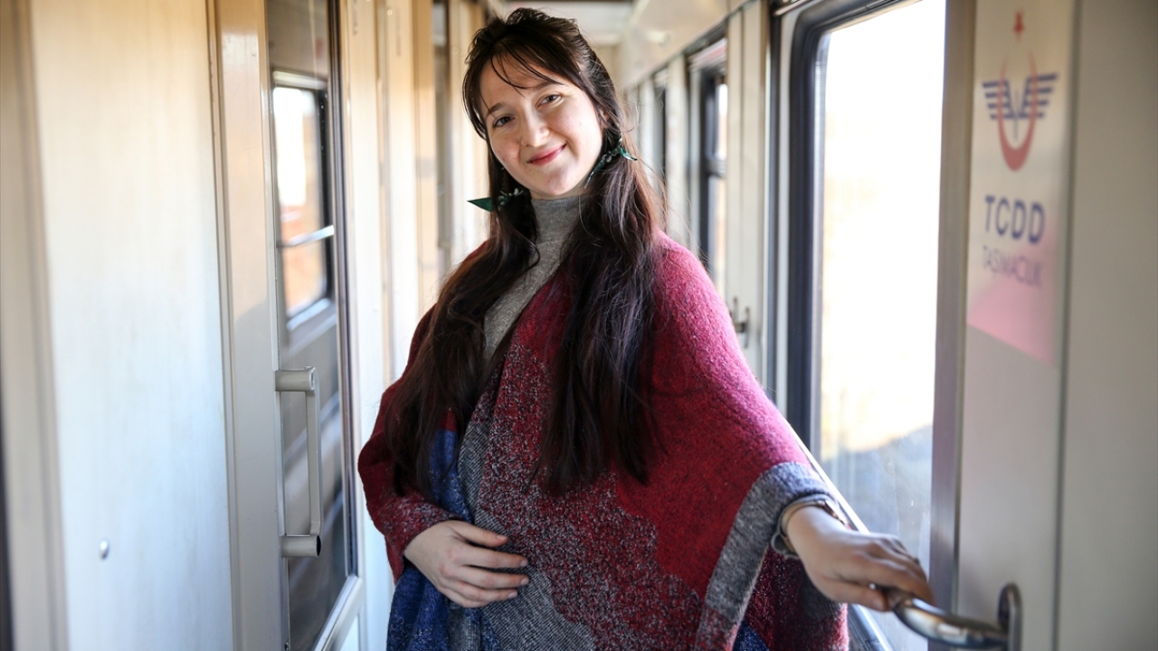 Bursa`da yaşayan Dilek Bal, görümcesiyle yolculuk yaptığını, sosyal medyadan paylaşılan fotoğraflardan etkilenerek bu yolculuğa karar verdiklerini belirtti.