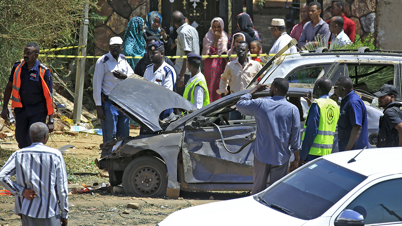 Güvenlik kaynaklarından alınan bilgiye göre, Başbakan Hamduk`un konvoyunun Kuber Köprüsü`nden geçişi sırasında bomba yerleştirilmiş araç infilak ettirildi.