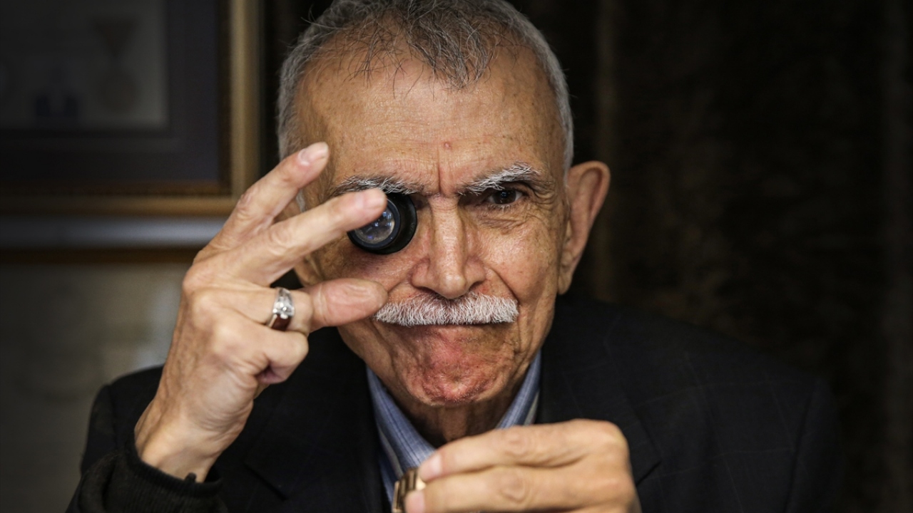 Saatin kendisi için özel bir anlamı olduğunu ifade eden Özbilgin, saatsiz duramadığını, sık sık kol saatine bakarak zamanı ölçtüğünü anlattı.