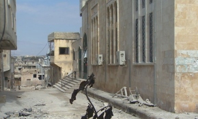 Yıkıntıların arasından ezan sesi yükseldi