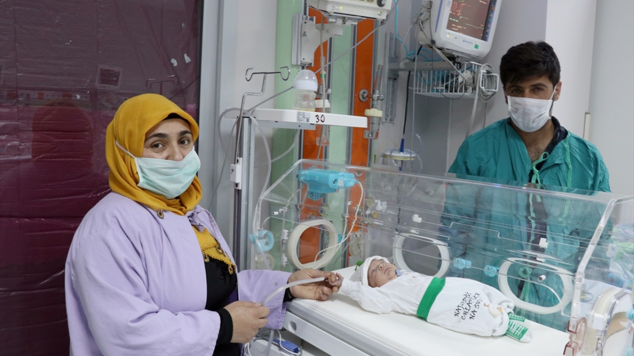 Hastanenin maskotu olan "parmak bebek" hayata tutundu TRT Haber Foto