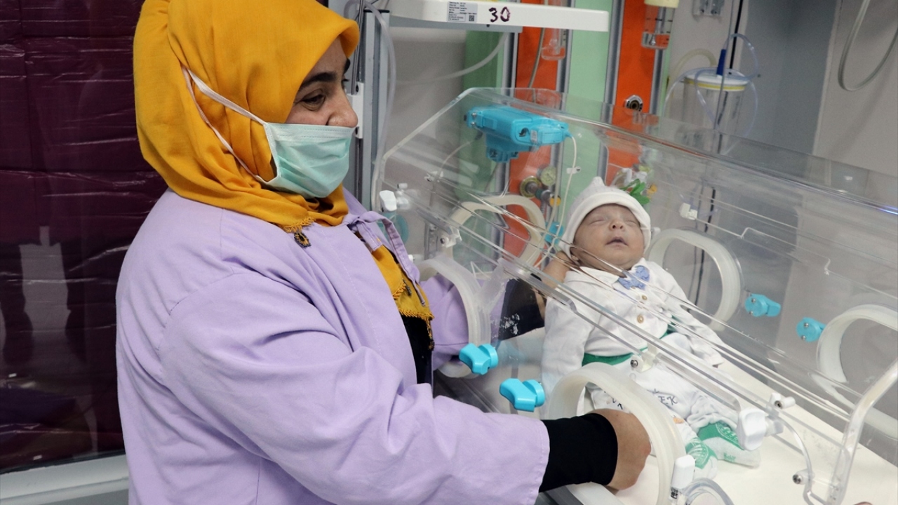 Hastanenin maskotu olan "parmak bebek" hayata tutundu TRT Haber Foto