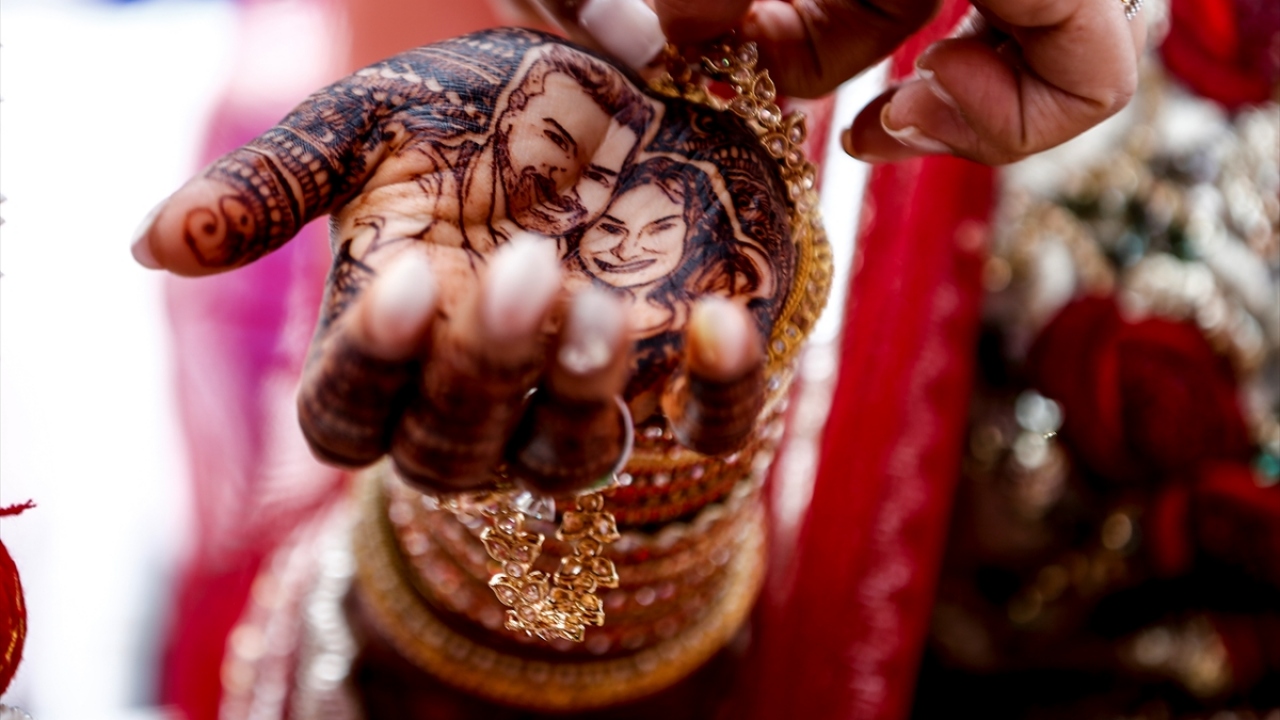 Düğünlerin organizasyonlarını yapan Inventum Global`in Kurucu Ortağı Bünyat Özpak, gazetecilere, Hindistan`dan Şili`ye üç kuşak önce göçen bir ailenin çocuklarının düğününü yaptıklarını söyledi.