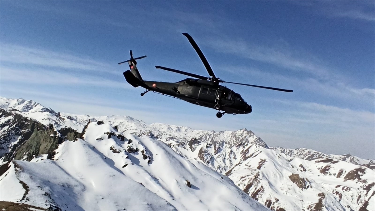 Açıklamada, yurt içinde terörün tamamen ortadan kaldırılmasına yönelik yürütülen "Kapan" operasyonlarının, halkın yoğun desteği ile kararlı ve başarılı bir şekilde devam ettiği bildirildi.