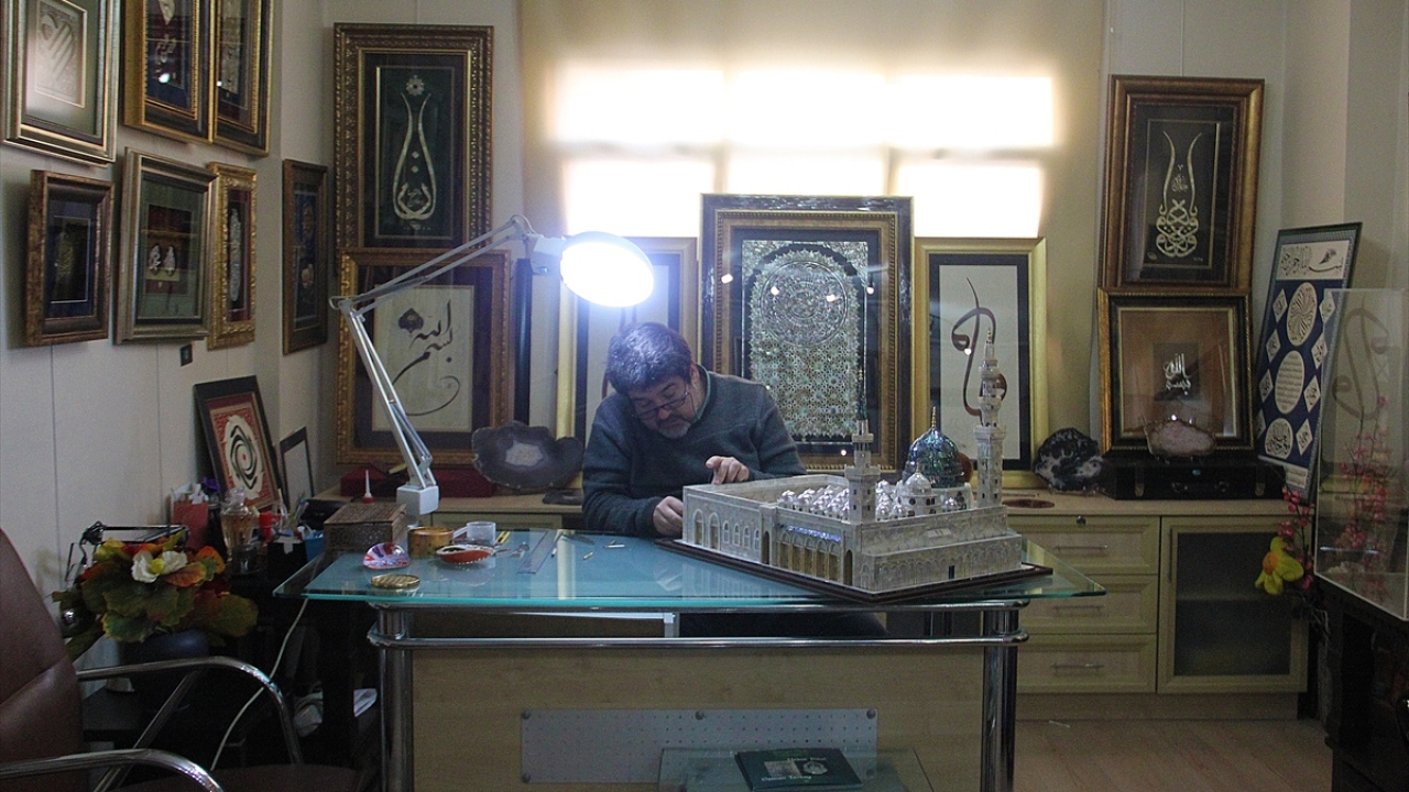 Dikel, eserinin özellikleri, yapım süreci ve duygularını şöyle dile getirdi: