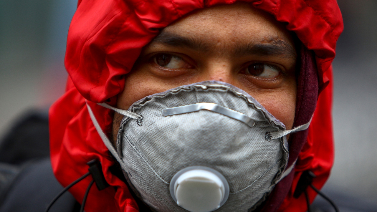 YANLIŞ: Hastalıktan korunmak için maske takmanız yeterli.