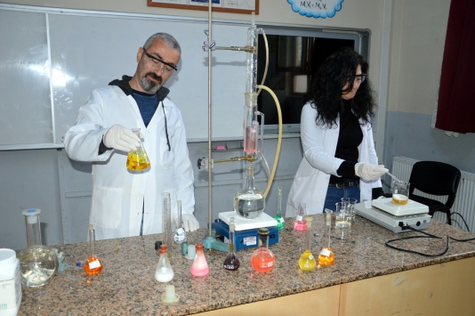 Sakaryada meslek lisesi öğrencileri dezenfektan mesaisinde
