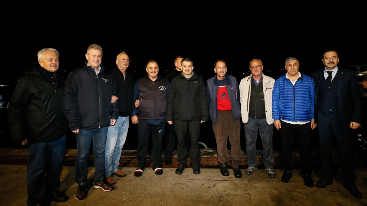 Ali Rıza Büyük de Bakan Pakdemirli`nin tayfalık performansını bakanlığı gibi çok iyi bulduğunu belirterek, ziyaretinden dolayı memnuniyetini dile getirdi. 