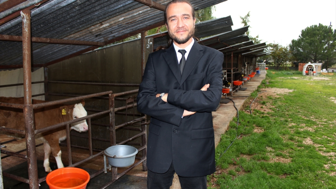 Ziraat Fakültesi Dekan Yardımcısı Doç. Dr. Hasan Meydan ise fakültenin 15 dekar sera ve 70 dekar tarla bitkileri deneme arazisine sahip olduğunu belirtti. 