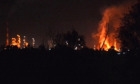 Malezya'da petrol rafinerisinde patlama