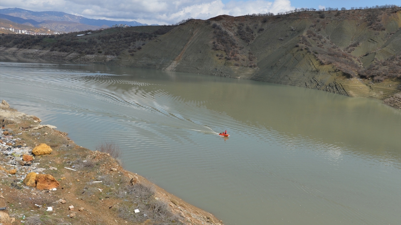 Ayrıca, İçişleri Bakanı Süleyman Soylu`nun, olayın araştırılması için kente gönderdiği 4 kişilik özel ekip çalışmalarını sürdürüyor.