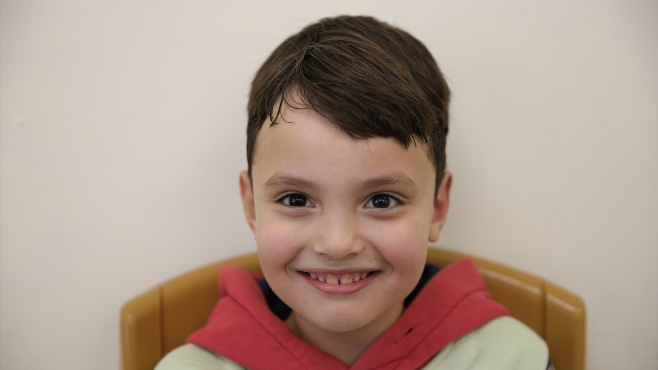 Muhammed Saki Hazırlar (8) ise Suriyeli hocası sayesinde sevdiği karatede madalyalar kazanmak için çok çalıştığını belirtti.