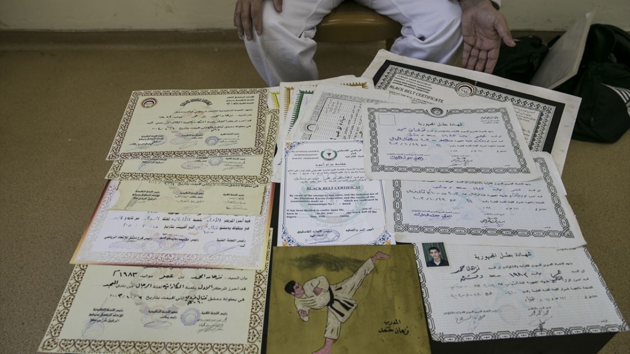 Savaş nedeniyle 5 yıl önce eşiyle Hatay`ın Reyhanlı ilçesine sığındıklarını aktaran Hamad, şöyle devam etti: