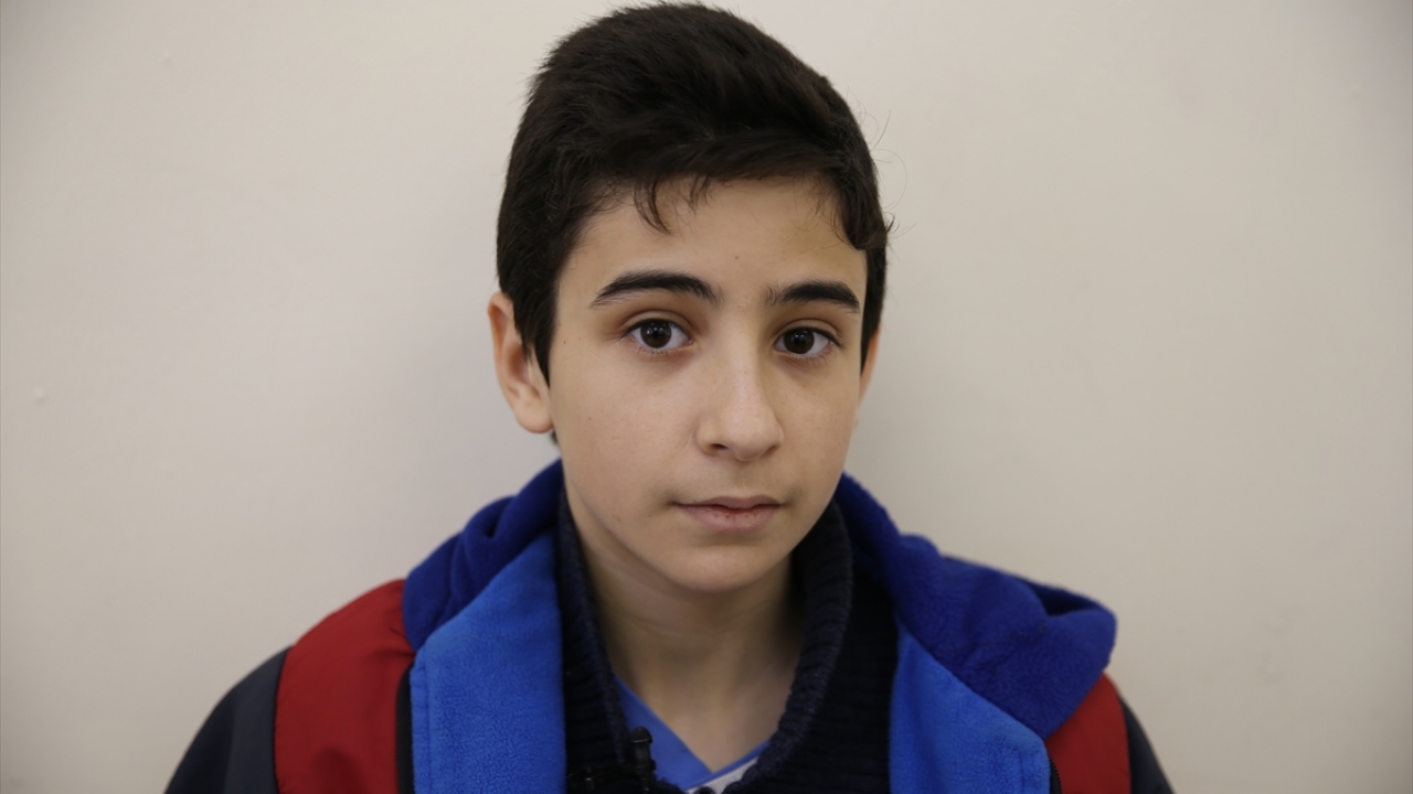 Hamad`ın karate antrenörlüğünü üstlendiği Humus`tan 7 yıl önce Türkiye`ye gelen Hasan El Dahal (13) da karateyi çok sevdiğini ve hocası sayesinde bu sporda ilerlemek istediğini kaydetti.