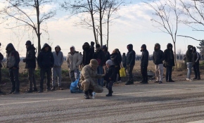 Sığınmacı çocukların oyun arkadaşı Mehmetçik