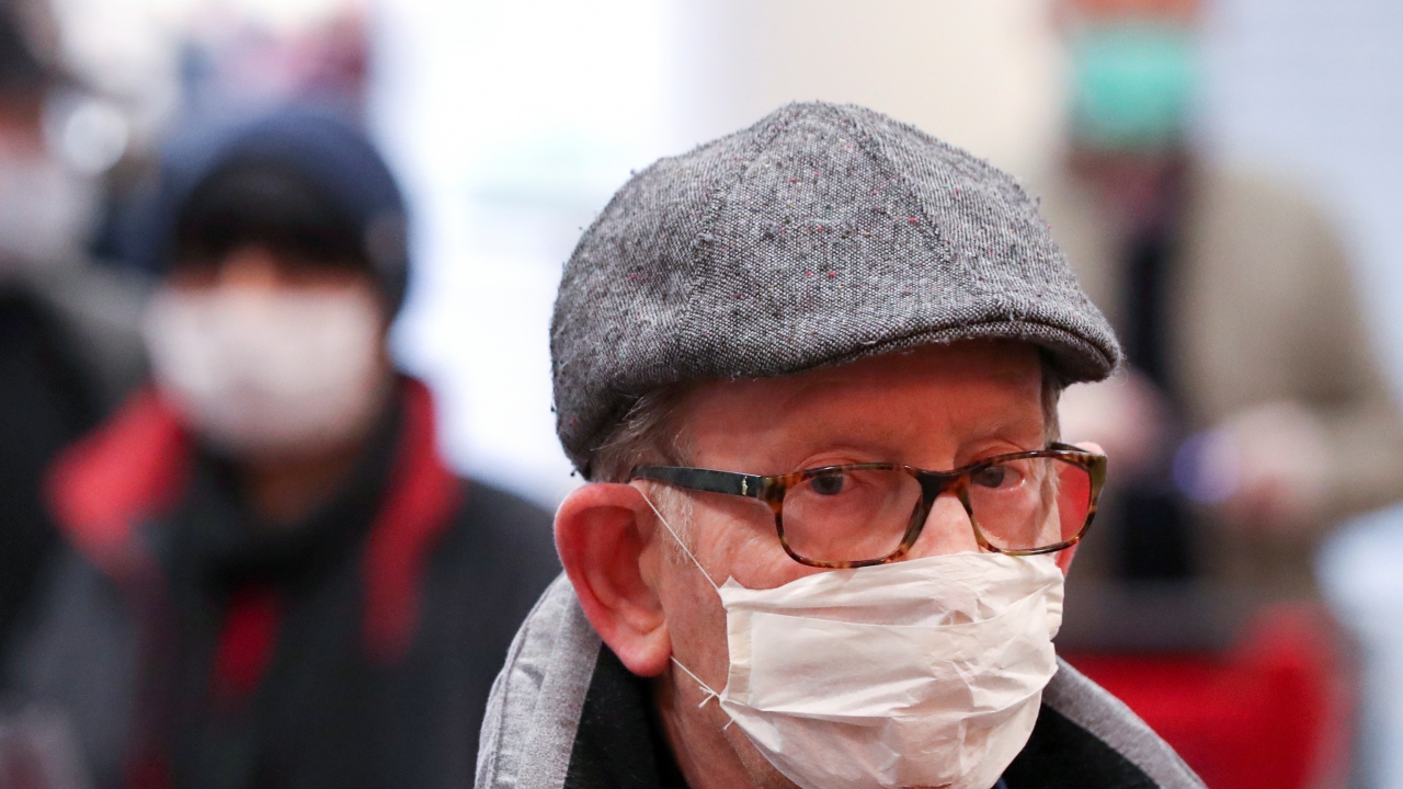 YANLIŞ: Covid-19 sadece yaşlı nüfusu etkileyen bir virüstür. 