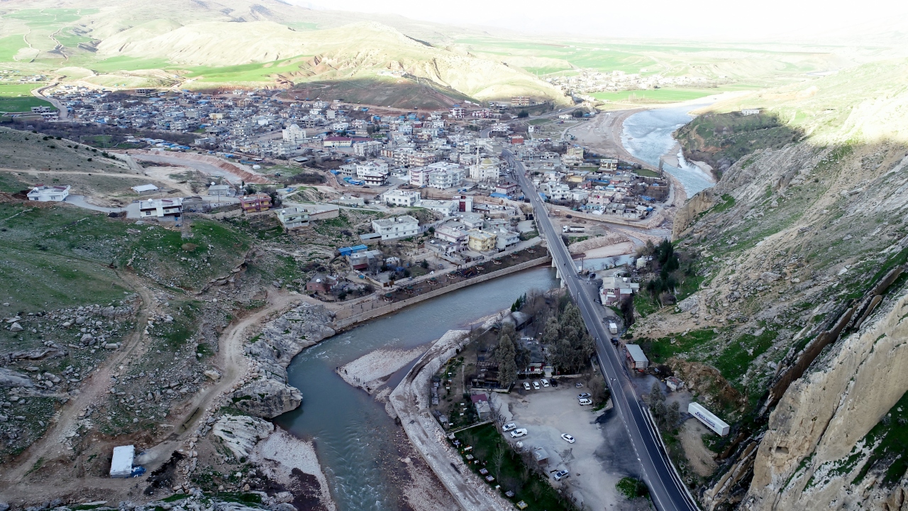 Doğal sit alanında ikisi kritik tür olmak üzere 18 bitki ve tehlike kategorilerine göre dördü, yayılım durumlarına göre biri kritik tür olmak üzere 141 hayvan çeşidinin belirlendiği Kasrik Boğazı, doğal güzelliğiyle ziyaretçilerini büyülüyor.
