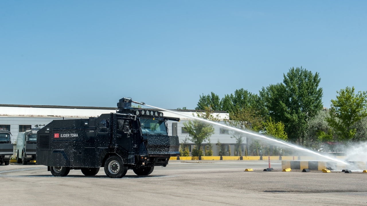 Toplumsal olaylara müdahale amacıyla geliştirilen 12 adet Ejder TOMA, Şili`ye ihraç edildi.