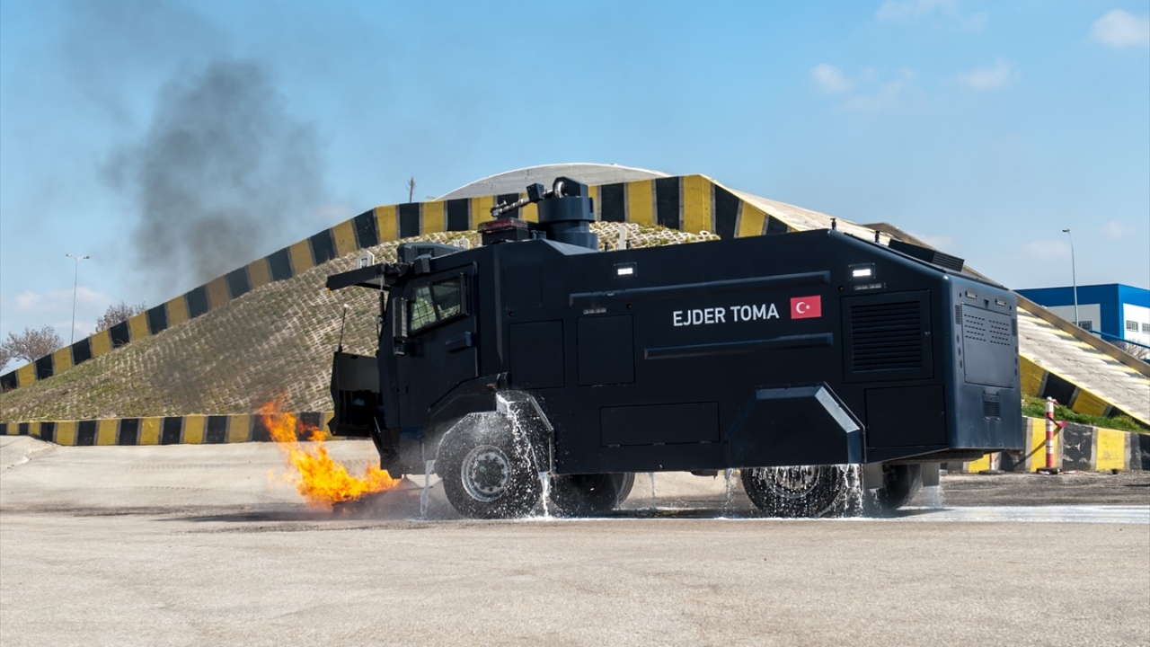 Nurol Makina tarafından üretilen araçlar yakın zamanda hava yoluyla Şili`nin başkenti Santiago`ya nakledildi.