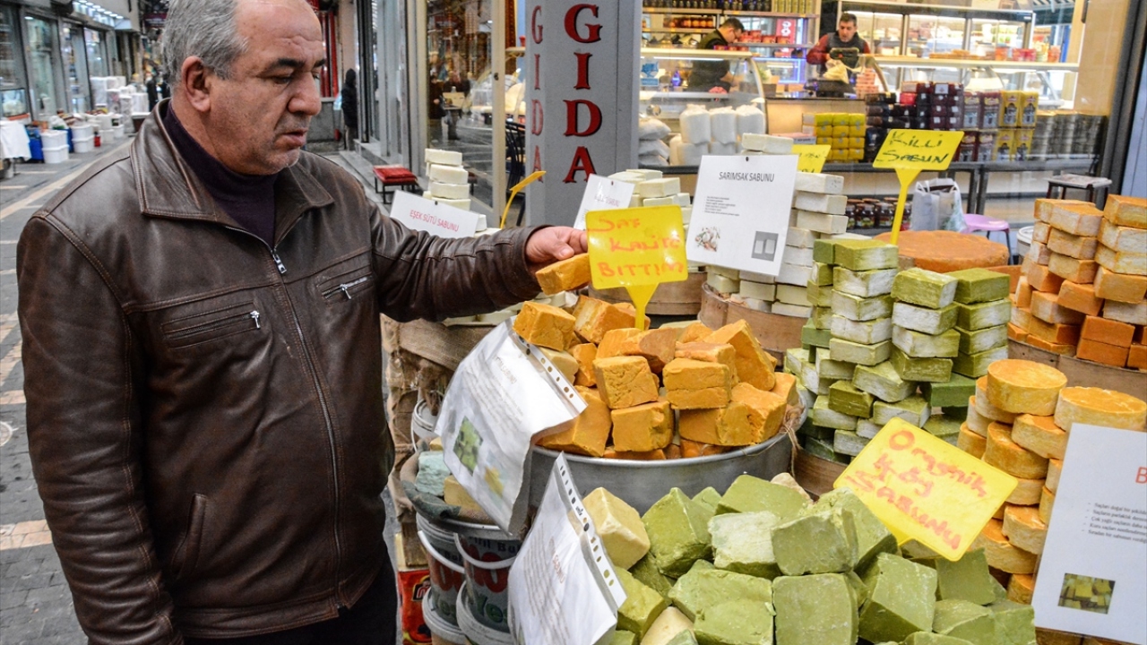 Yıldırım, birçok insanın şampuan yerine eskisi gibi saf sabun kullanmaya başladığını anlatarak, bundan dolayı birçok kişinin kendilerini tercih ettiğini dile getirdi.