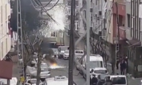 Sultangazi'de elektrik kabloları havai fişek gibi patladı