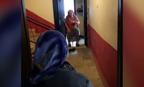 27 yıllık kapı komşularını koronavirüs tedbirleri de ayıramadı