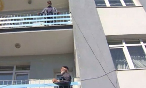 4 kardeş balkondan sohbet etti