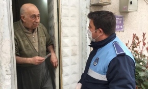 Burhan amca nezaketi ile örnek oldu