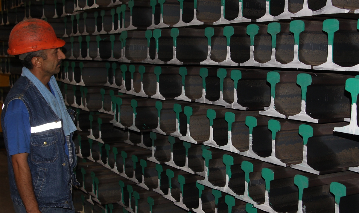 Yapılan büyük yatırımlarla Yüksek Hızlı Trenle (YHT) tanışan Türkiye, dünyada 8`inci, Avrupa`da ise 6`ncı YHT teknolojisi kullanan ülke konumuna yükseldi.