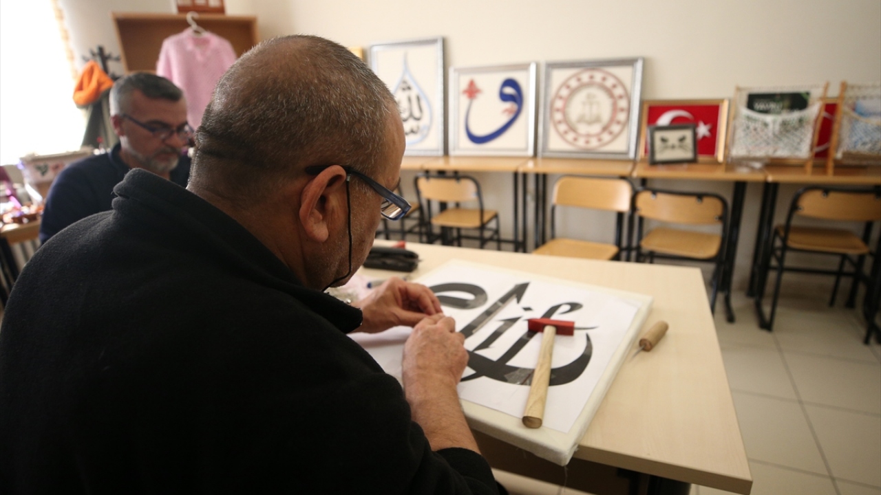 Kayseri Açık Ceza İnfaz Kurumu Müdürü Nihat Akpınar, yaptığı açıklamada, öncelikle kuruma gelen hükümlülerin, eğitim birimleri tarafından eğitim seviyelerinin tespit edildiğini söyledi.