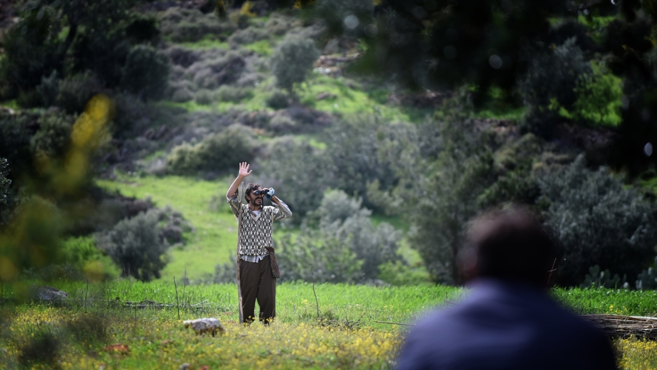 Sarıkeçili Yörüklerinin de rol aldığı çekimlerde, başrol oyuncuları Sennur Nogaylar "Gülsüm", Necmettin Çobanoğlu "Cemal", Zeynep Elçin "Rukiye" ve Timur Ölkebaş "Mustafa" karakterini canlandırıyor. 