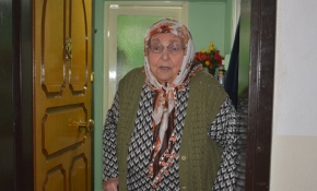 Polis ekiplerine teşekkür ederken gözyaşlarını tutamadı