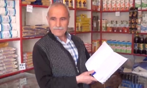 Hayırsever mahallelinin bakkal borcunu ödedi