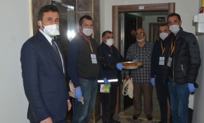 Yaşlı vatandaştan zabıtaya börek sürprizi