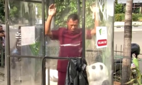 Endonezya'da koronavirüse karşı 'dezenfeksiyon kabini'