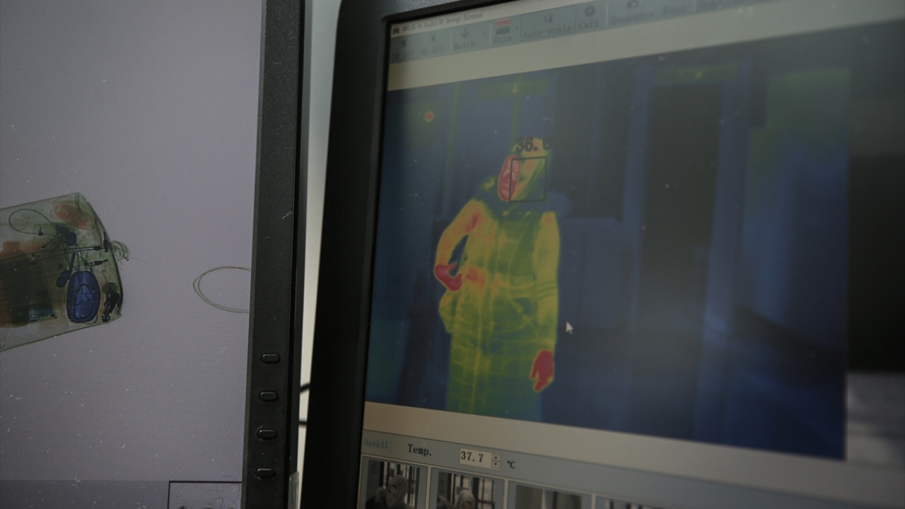 Ölçüm sonucu ateşi kritik seviyede olan vatandaşlar maske verilerek sağlık ekiplerine yönlendirilecek. 