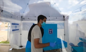 İsrail'de koronavirüs teşhisi konulanlar telefonlarından izlenecek