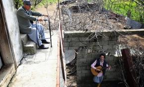 Serenad değil yaşlılara moral konseri