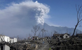 Endonezya'da Merapi Yanardağı'nda patlama