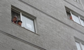 Evde toplanamadılar, camdan cama gün yaptılar