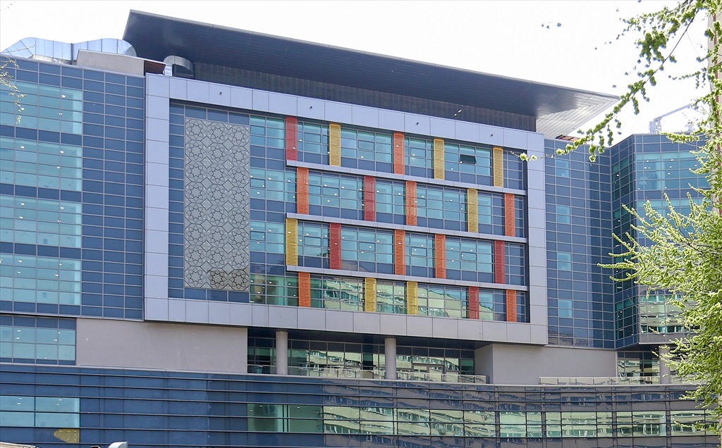 Dolayısıyla bina çok az ve düzenli hareket edecek. Böylece hastane deprem anında ve sonrasında da hizmette kalacak.