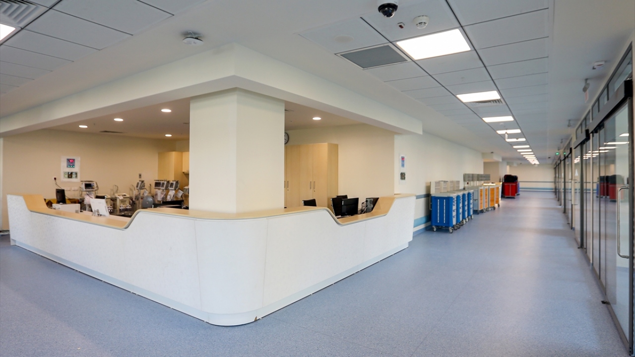 385 adet sismik izolatör, deprem anında yükün yaklaşık yüzde 90`ını absorbe edecek.