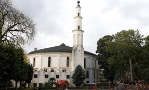 Brüksel'de ezan ilk defa minareden okundu