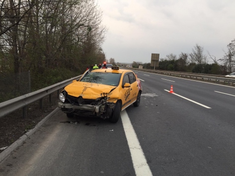 Sakaryada iki ayrı trafik kazasında 6 kişi yaralandı