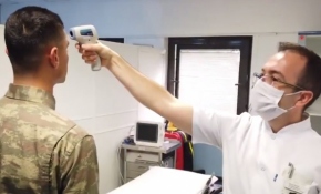 Kışlalarda Mehmetçiğe düzenli ateş ölçümü